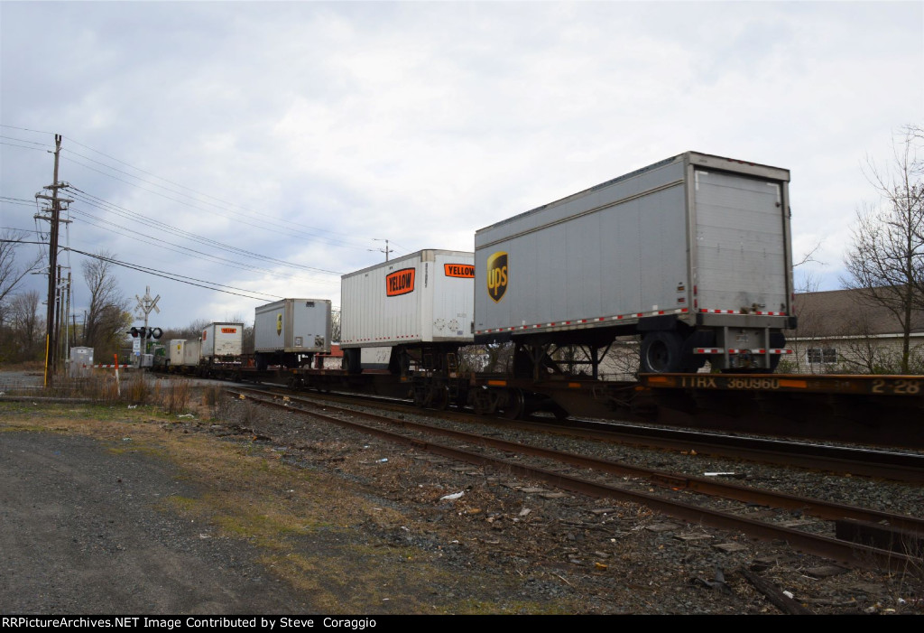 YRC 136115 and UP 309408 on Spine cars